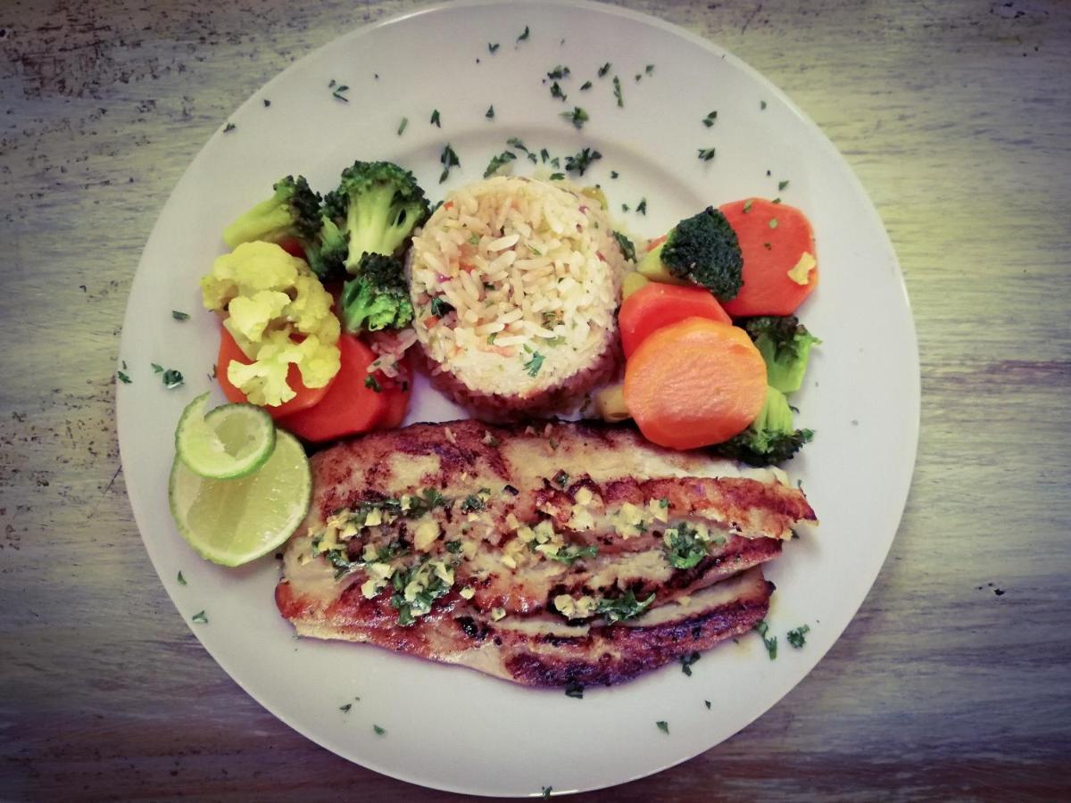 Tapas & Surf Hotel Petacaltepe Buitenkant foto